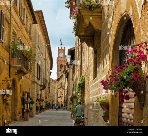 where is pienza italy